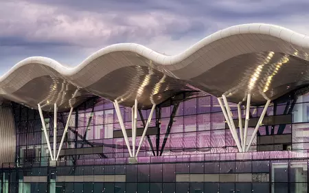 INNOVACIÓN EN GRANDES CONSTRUCCIONES: EL PAPEL DE SAINT-GOBAIN PLÁSTICOS DE ALTO DESEMPEÑO